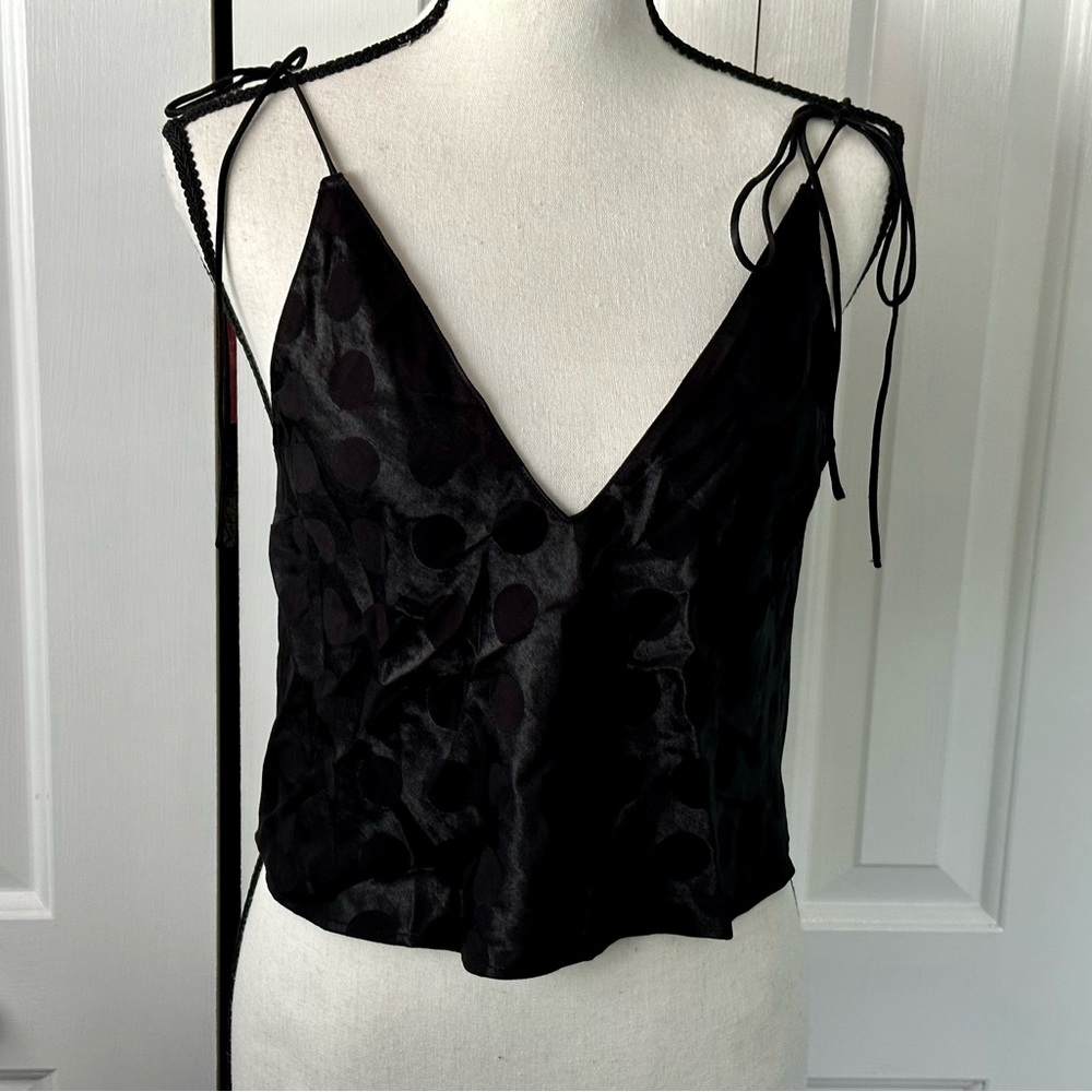 VICTORIA’S SECRET!!!! NWT BLACK VNECK TIE SHOULDER CAMI